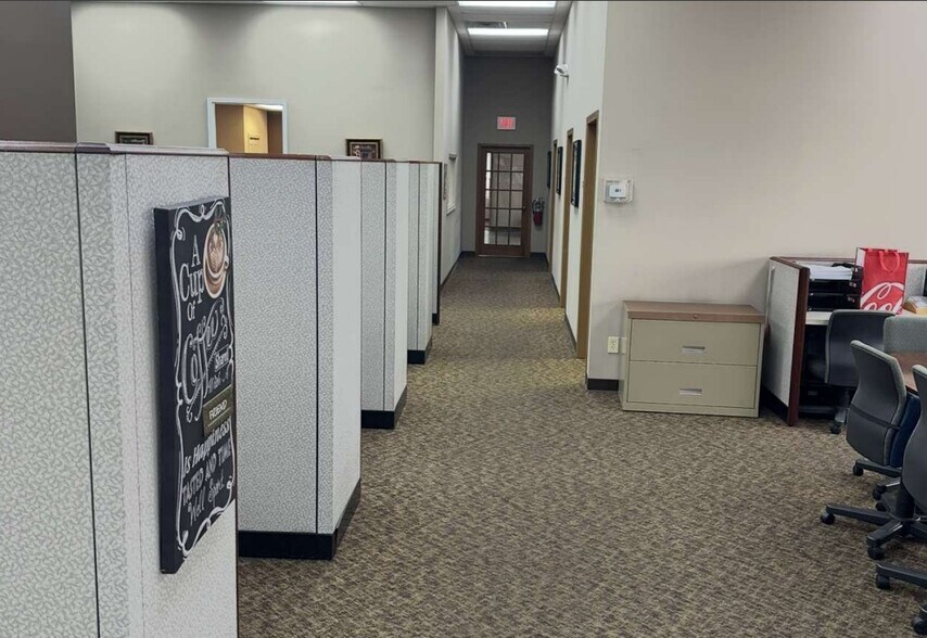 More Photos Of 501 N Service Rd, Saint Peters Warehouse For Lease