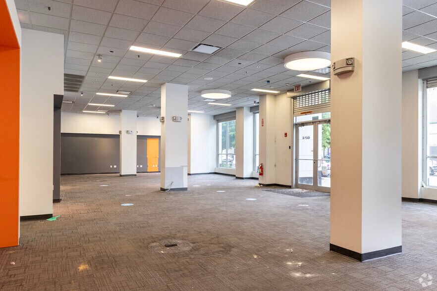 More Photos Of 4400 N Broadway St, Chicago Storefront Retail Office For Sale