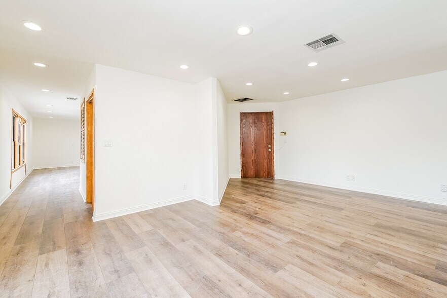 More Photos Of 337-3 Washington Blvd, Venice Storefront Retail Office For Lease