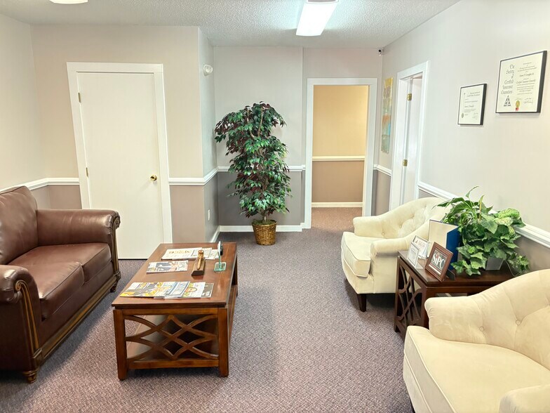 More Photos Of 76 Northeastern Blvd, Nashua Office For Sale