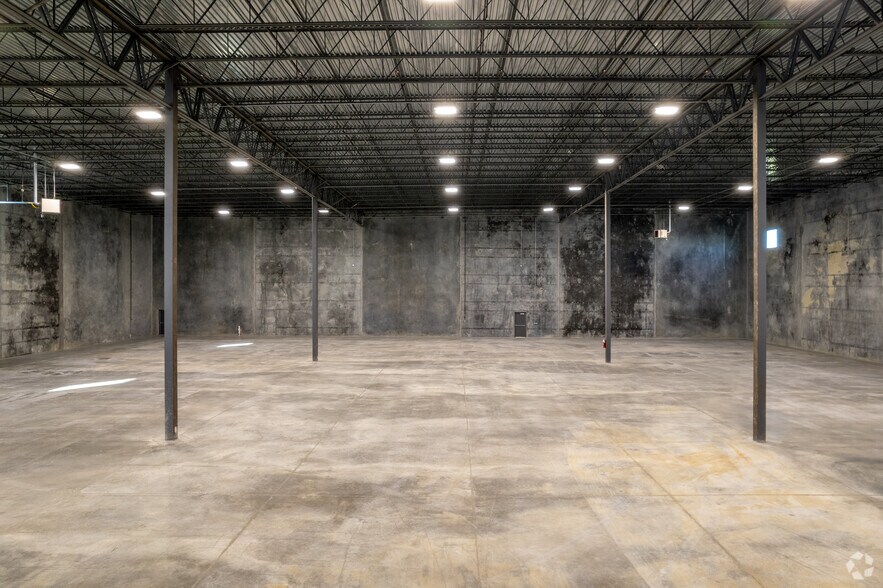 More Photos Of 1405 Cedar Port Park, Baytown Distribution For Lease