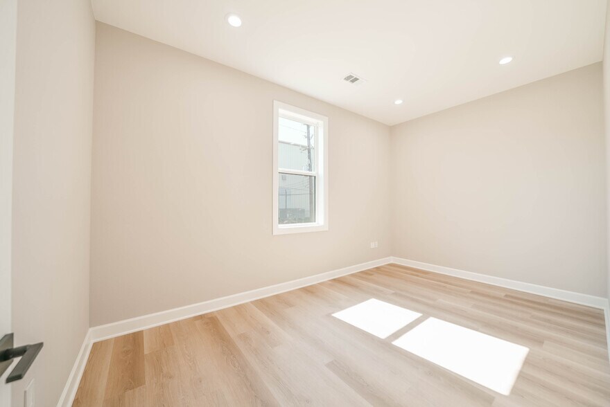 More Photos Of 1325 Main St, Katy Office For Lease