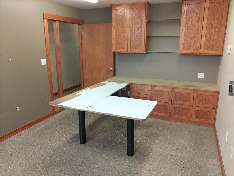 More Photos Of 3235 N 33rd St, Lincoln Warehouse For Lease