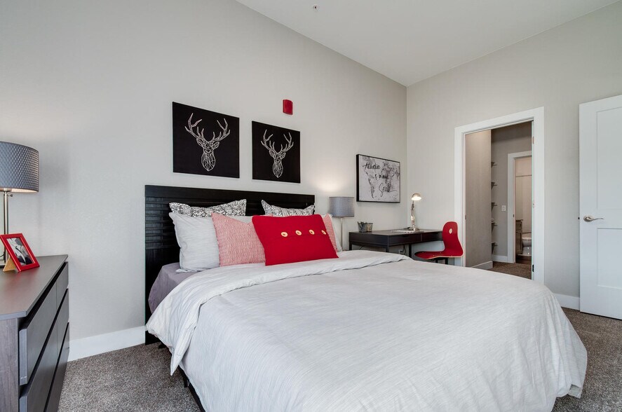 More Photos Of 300 S Logan St, Denver Apartments For Lease