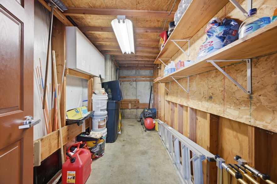 More Photos Of 980 Stanley St, New Britain Warehouse For Lease