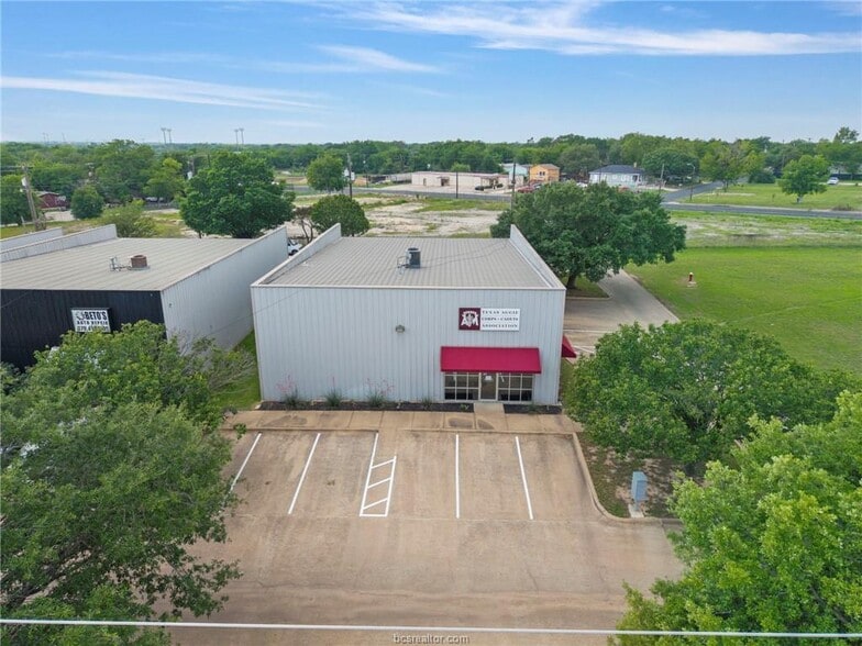 Primary Photo Of 1134 Finfeather Rd, Bryan Light Manufacturing For Sale