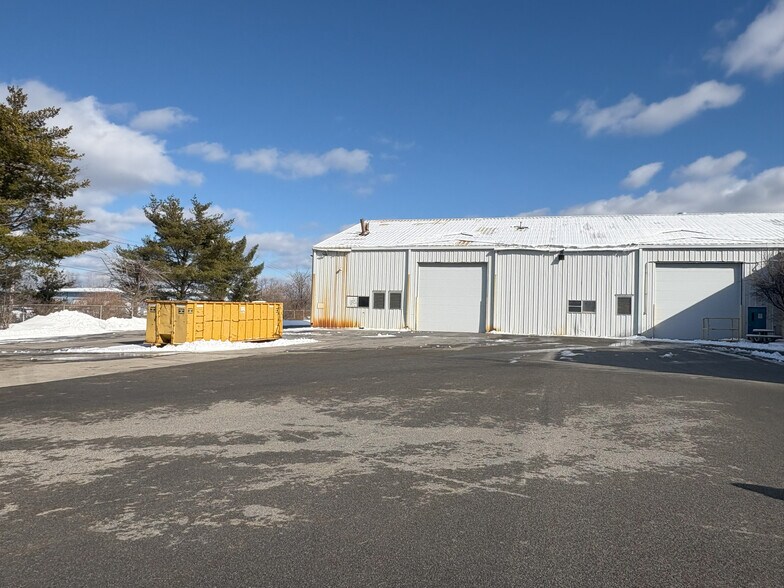 More Photos Of 146 Tower Dr, Middletown Manufacturing For Sale