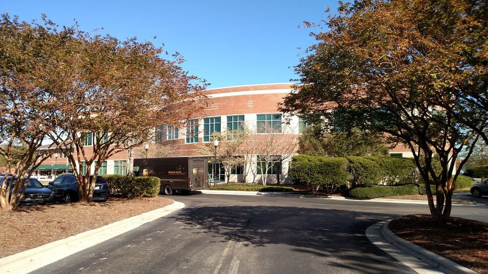 More Photos Of 2528 Independence Blvd, Wilmington Office For Lease