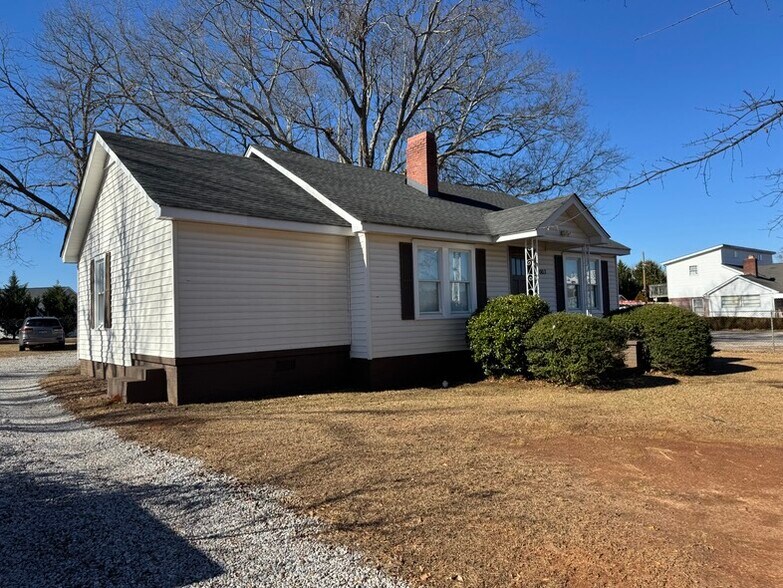 More Photos Of 4003 Old Buncombe Rd, Greenville Office Residential For Sale
