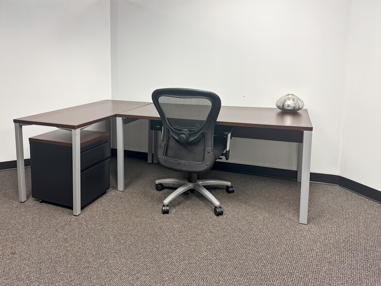 More Photos Of 1100 Poydras St, New Orleans Coworking Space