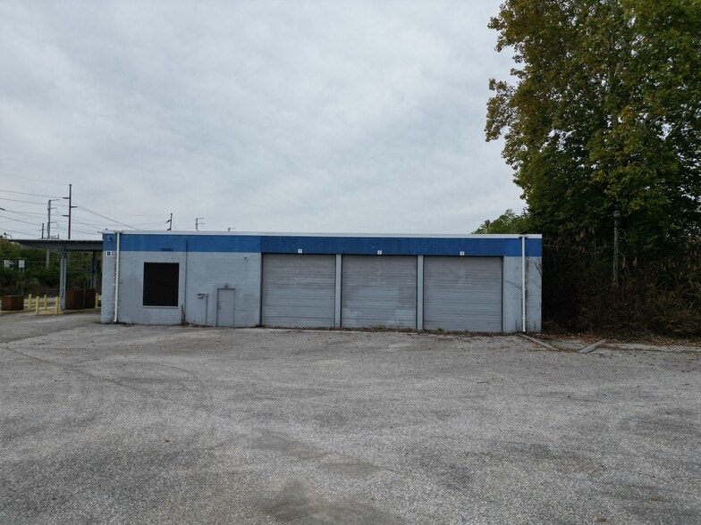 More Photos Of 1230 N Hills Rd, York Truck Terminal For Sale