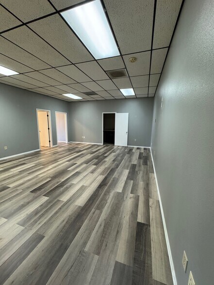 More Photos Of 101 SE 4th St, Moore Office For Lease