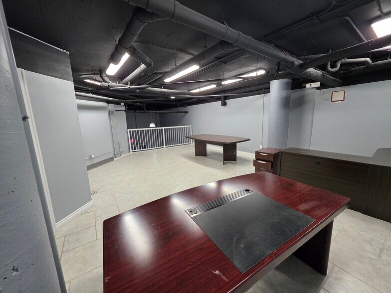 More Photos Of 2745 Veteran Memorial Pky, Victoria Apartments For Sale