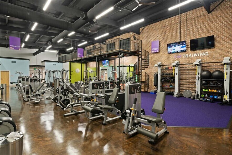 More Photos Of 16 Boardwalk Plz, Saint Simons Island General Retail For Sale