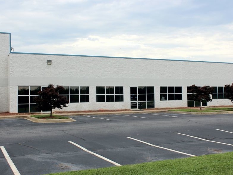 More Photos Of 1097 Highway 101 S, Greer Flex For Lease