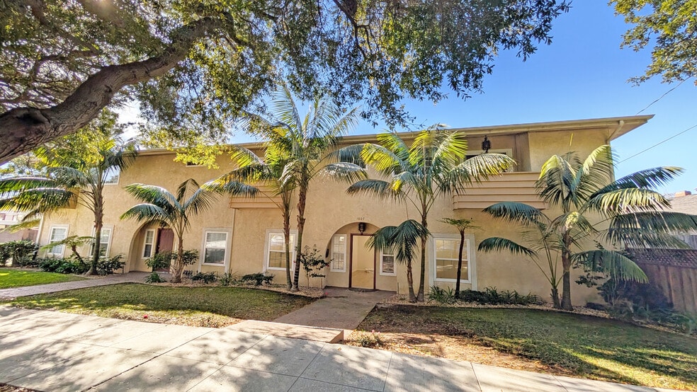 Primary Photo Of 100-104 W Arrellaga St, Santa Barbara Office For Lease