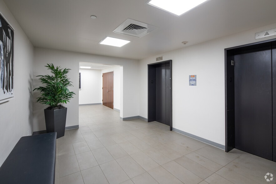 More Photos Of 135 N Meramec Ave, Clayton Office For Lease