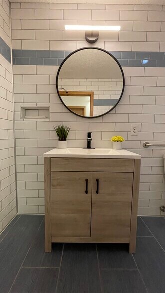 More Photos Of 18300 Minnetonka Blvd, Wayzata Medical For Lease
