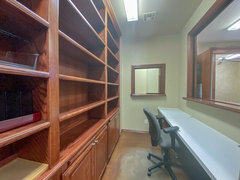 More Photos Of 2400 Palmer Cir, Norman Medical For Lease