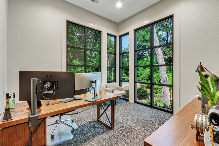 More Photos Of 10 Park Ln, Hilton Head Island Office For Sale