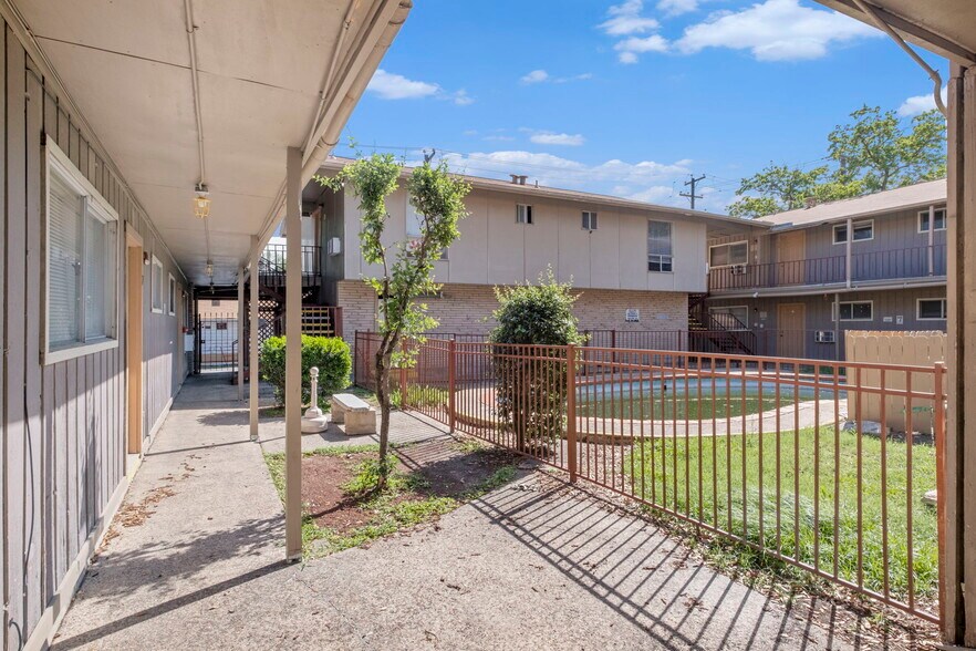 More Photos Of 110 Mary Louise Dr, San Antonio Apartments For Sale