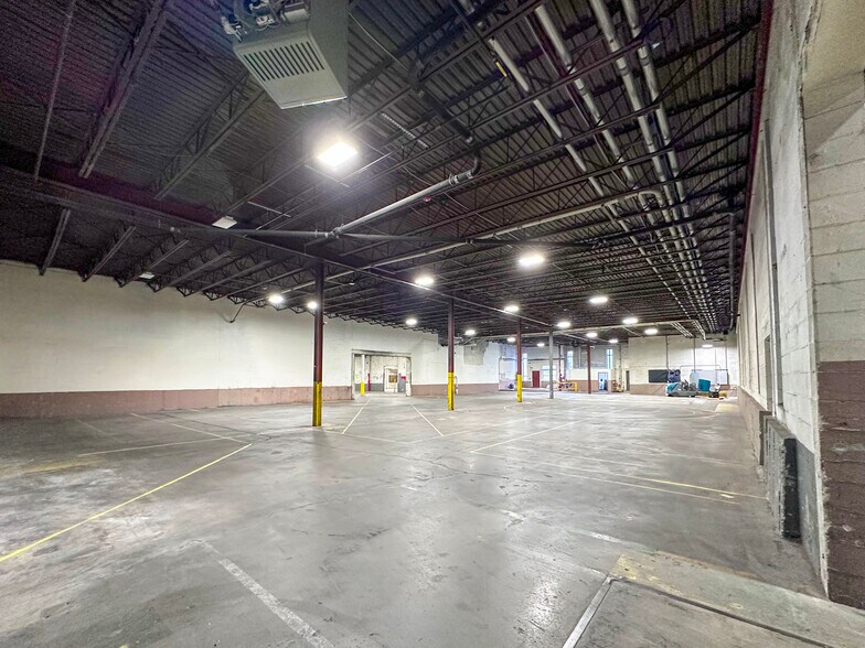 More Photos Of 5 Fisher St, Franklin Warehouse For Lease