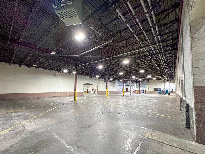 More Photos Of 5 Fisher St, Franklin Warehouse For Lease