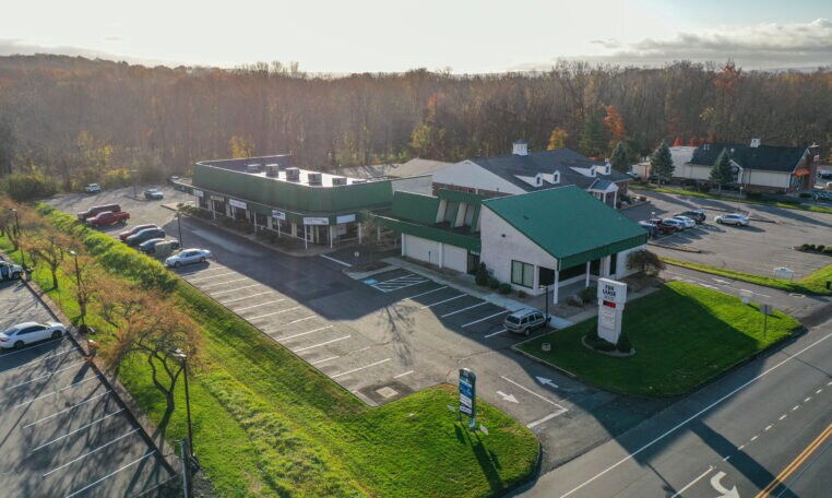 More Photos Of 28 Shunpike Rd, Cromwell Medical For Lease