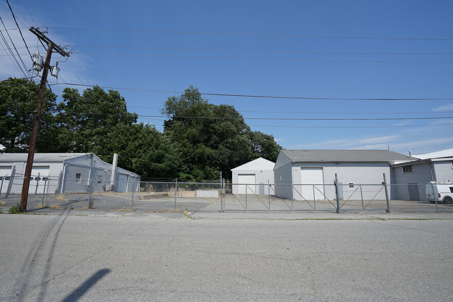 More Photos Of 81 Macondray St, Cumberland Warehouse For Sale