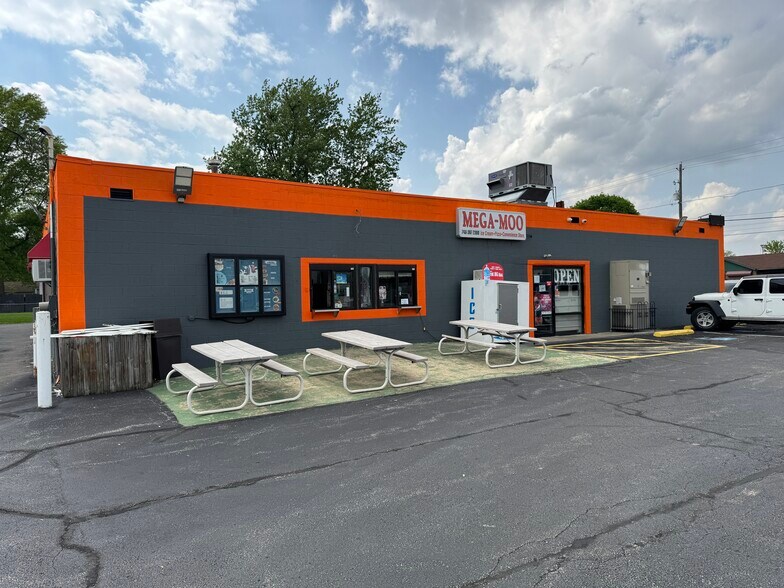 Primary Photo Of 411 E Fairground St, Marion Convenience Store For Sale