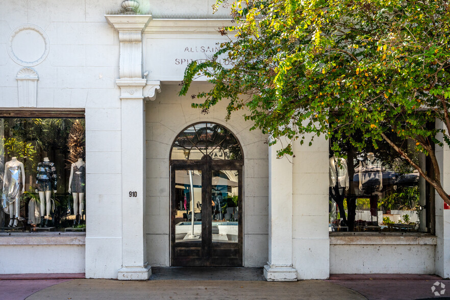 Primary Photo Of 910 Lincoln Rd, Miami Beach Storefront For Lease