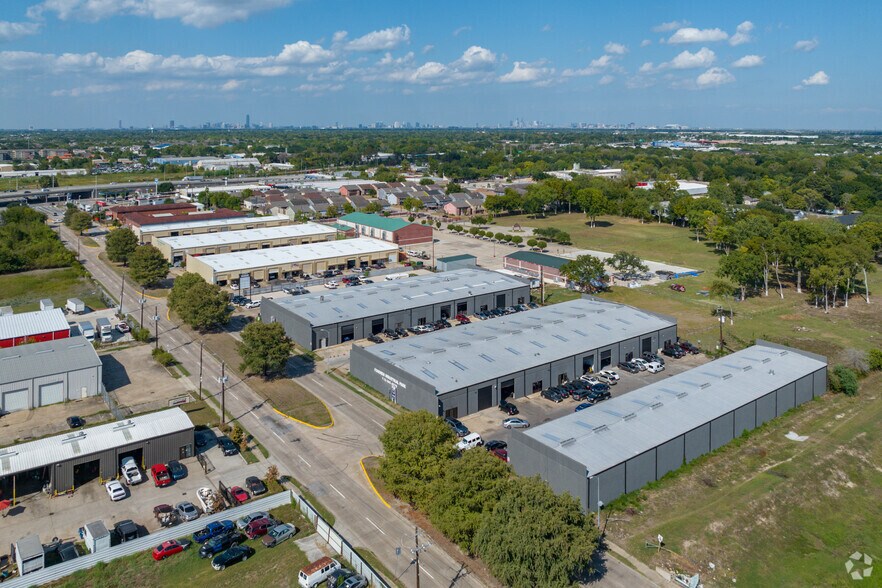 More Photos Of 13401-13417 Fondren Rd, Houston Unknown For Lease