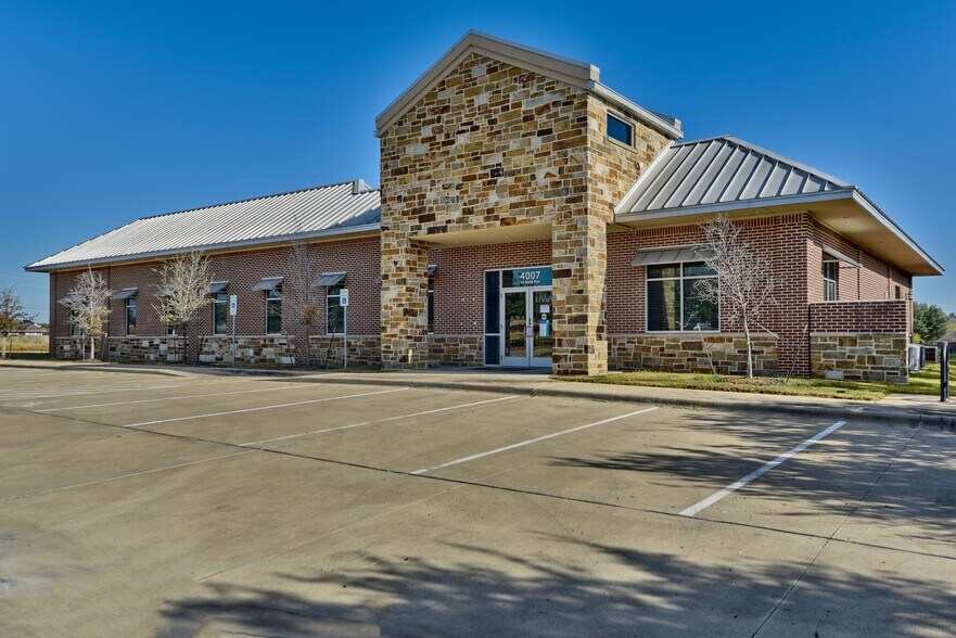 More Photos Of 4007 Victoria Ave, College Station Medical For Sale