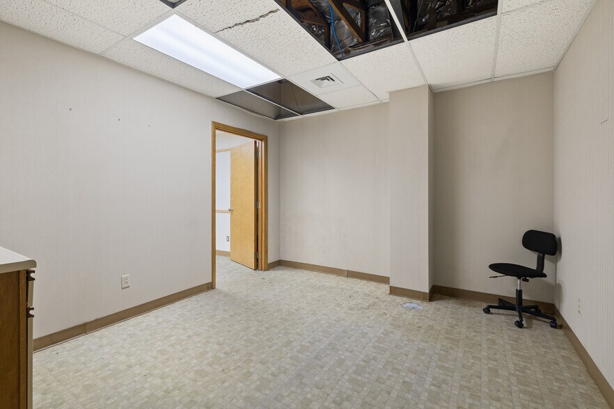 More Photos Of 2050 W Fourth St, Mansfield Medical For Lease