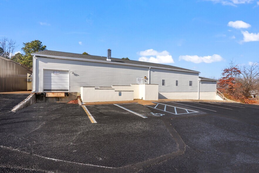 More Photos Of 5007 Industrial Rd, Wall Warehouse For Lease
