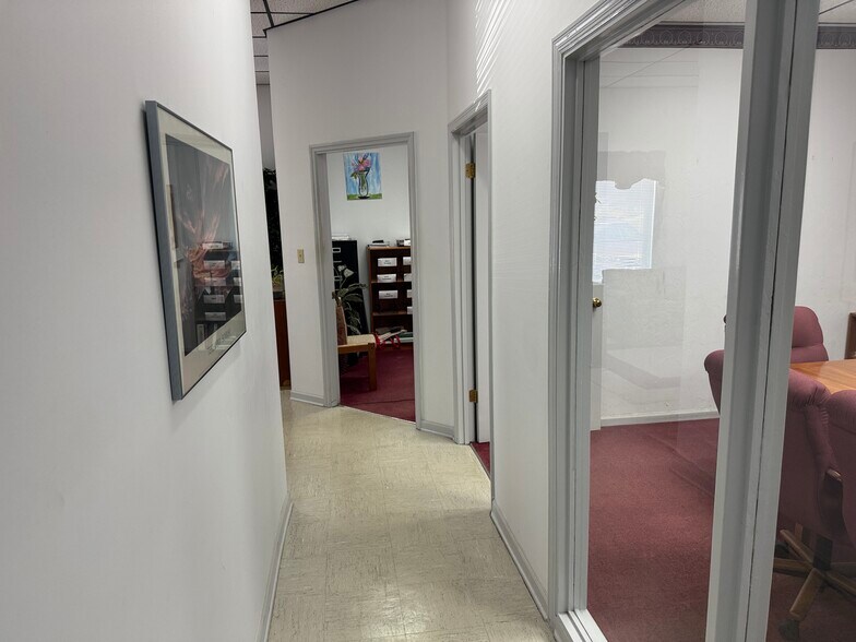 More Photos Of 1401 Maclay Commerce Dr, Tallahassee Office For Sale