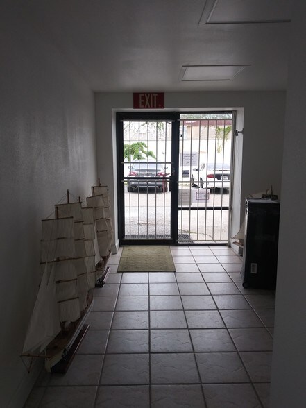 More Photos Of 5017 N Coolidge Dr, Tampa Industrial For Sale