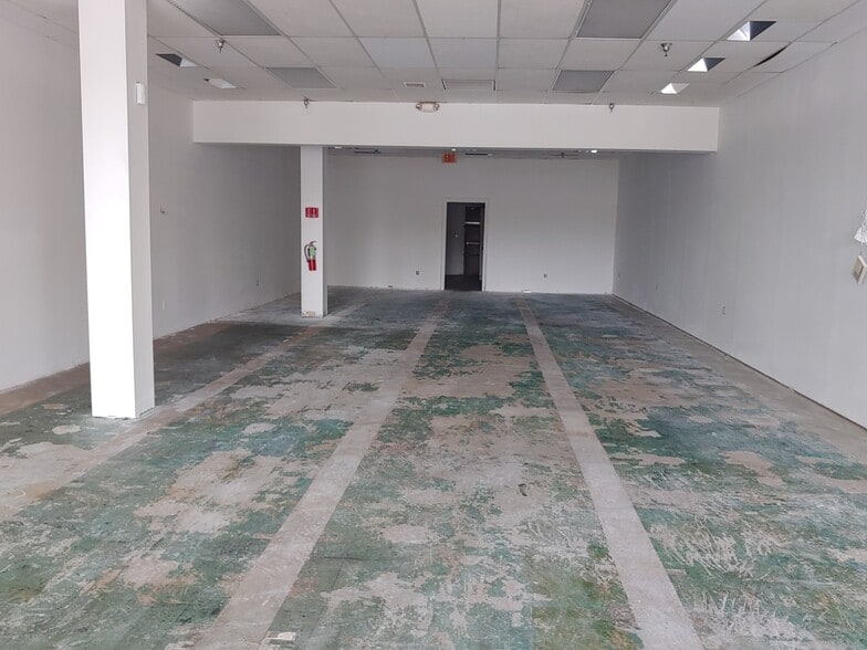 Primary Photo Of 16800-16950 Us Highway 441, Mount Dora General Retail For Lease