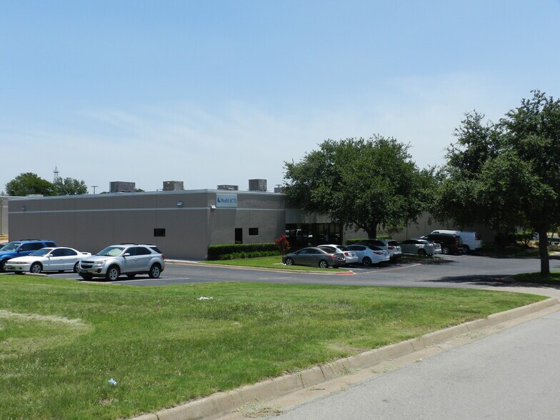 More Photos Of 1109 S Airport Cir, Euless Unknown For Lease