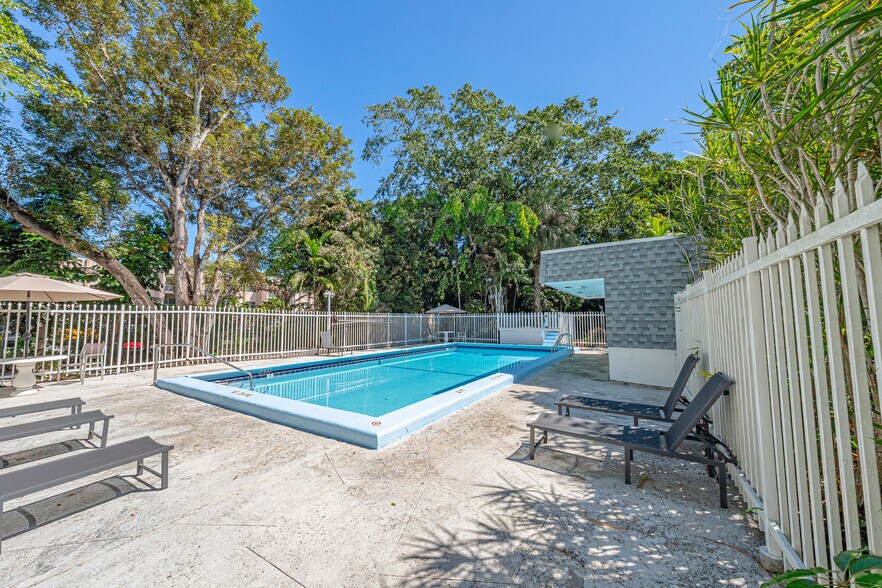 More Photos Of 15900 SW 95th Ave, Miami Apartments For Sale