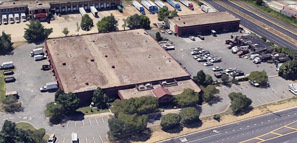 More Photos Of 6870-6886 Wellington Rd, Manassas Light Distribution For Sale