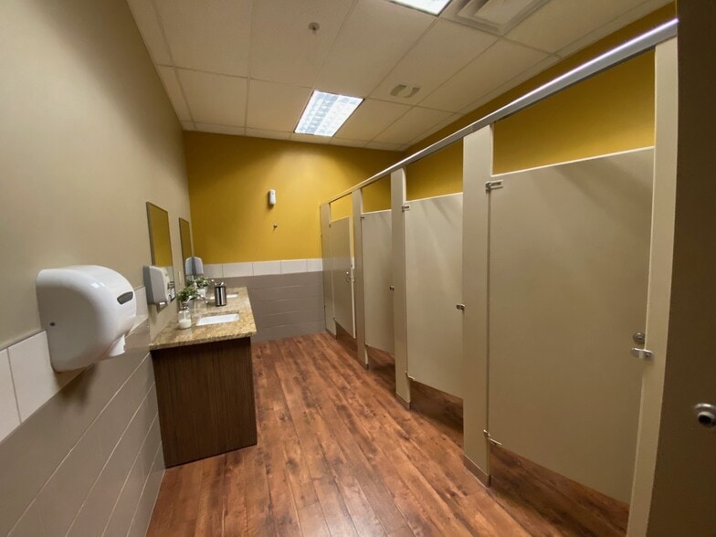 More Photos Of 4929 E 96th St, Indianapolis Office For Sale