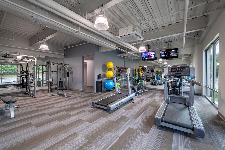 More Photos Of 14400 Sweitzer Ln, Laurel Office For Lease