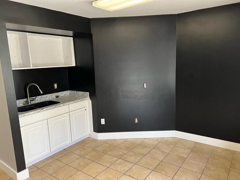 More Photos Of 35 Rockridge Rd, Englewood Warehouse For Sale