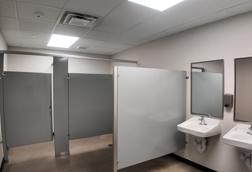 More Photos Of 100 Quality Park Dr, Beresford Manufacturing For Sale