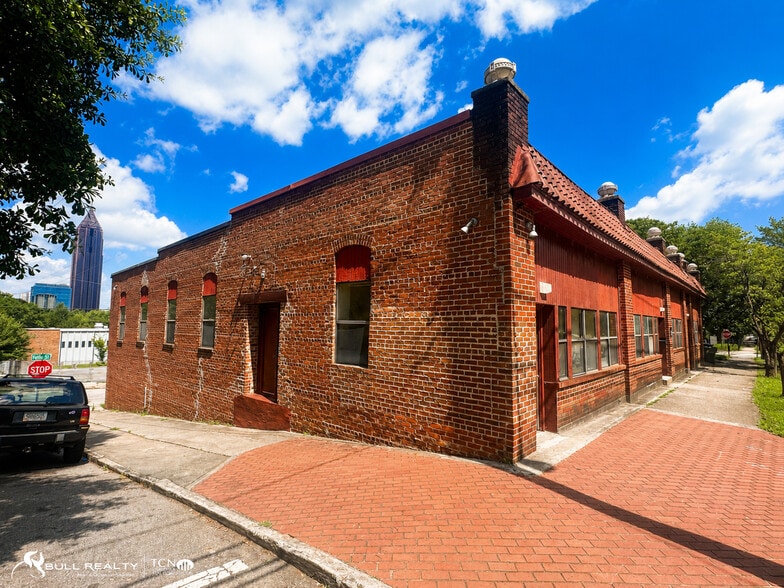 More Photos Of 530 NE Parkway Dr, Atlanta Apartments For Sale
