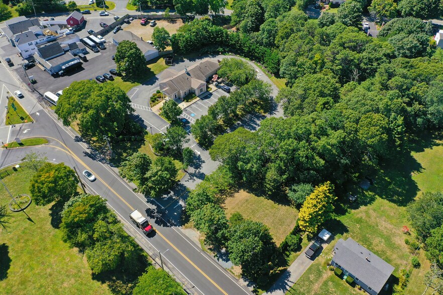 More Photos Of 4 Sandwich Rd, Teaticket Bank For Lease