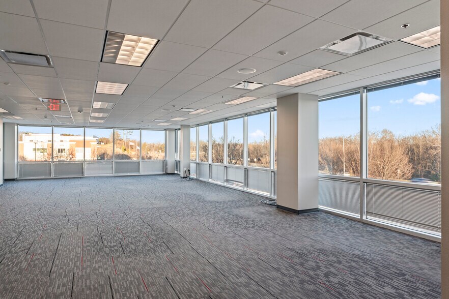 More Photos Of 10718 Richmond Hwy, Lorton Office For Lease