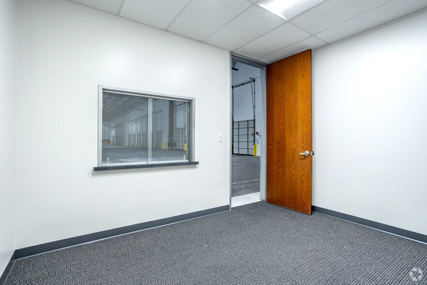 More Photos Of 4401 Samuell Blvd, Mesquite Unknown For Lease