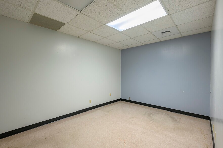 More Photos Of 424 NE Ford St, Mcminnville Office For Sale